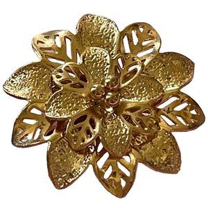 NWOT gold tone flower design ring US size 10.5